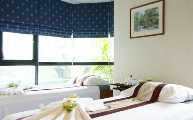 Grand Diamond Suites Hotel