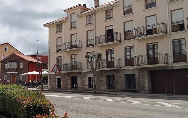 Coquetty Housing In Santander Bay