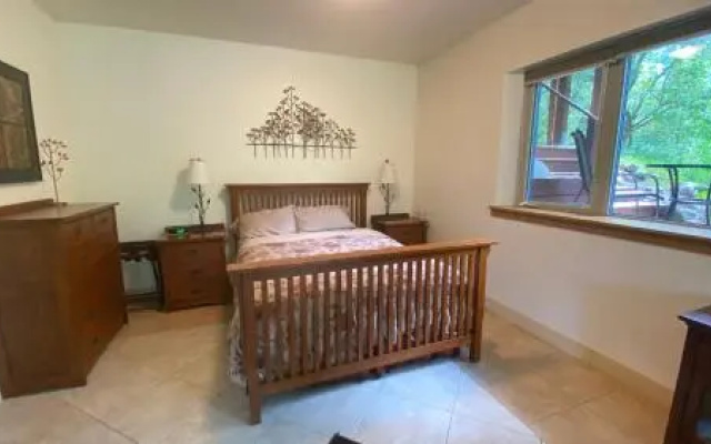 Eagle Peak Guesthouse
