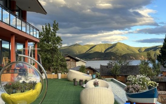 Lugu Lake Yunshang Flower Blossoms Half Mountain Lake View Resort – Outside – Dazui