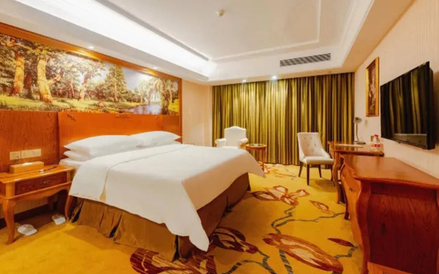 Vienna Hotel (Shenzhen Xiongfeng Road)