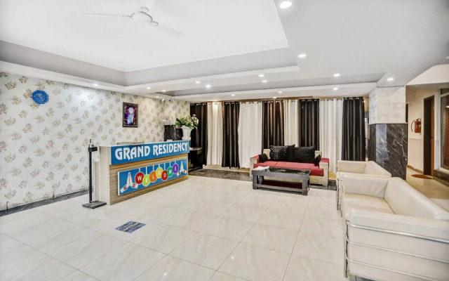 OYO Townhouse 22956 Hotel Grand Residency