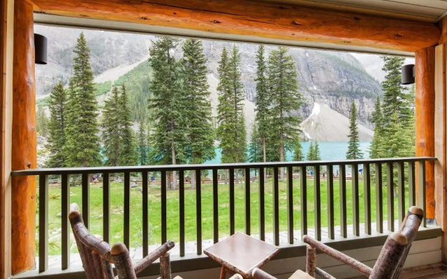 Moraine Lake Lodge