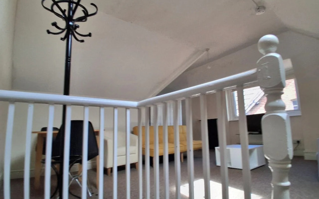 Sunny Southampton 3 Bedroom Apartment