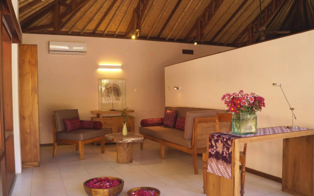 Cili Emas Oceanside Resort