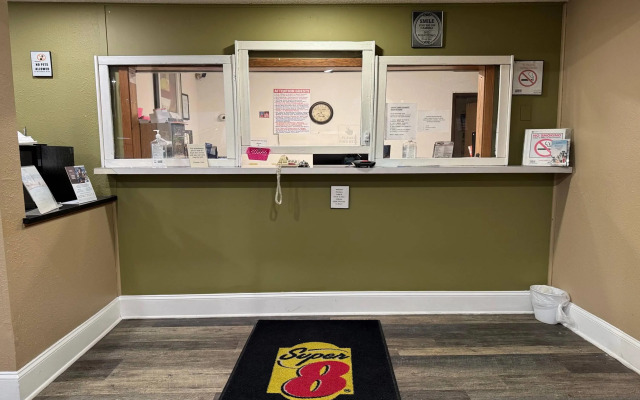 Super 8 by Wyndham Mendota I-39