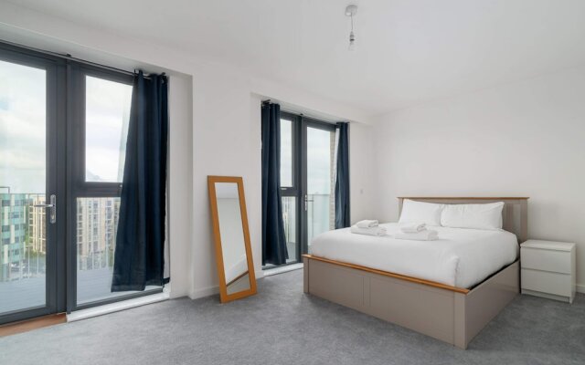 Guestready Stylish Minimalist Penthouse W Balconies Sleeps Up To 6