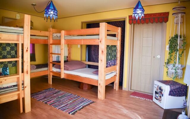 Shanti Shanti Guest House - Hostel