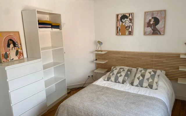 2nd floor Cozy Central Flat with free parking
