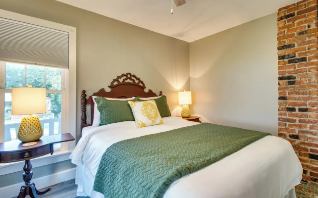 Updated Cotter Cottage: Walk to White River!