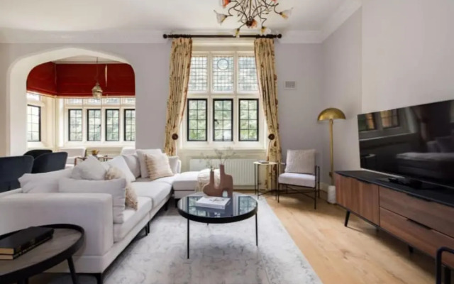 The Woking Wonder Captivating 3bdr Flat With Parking
