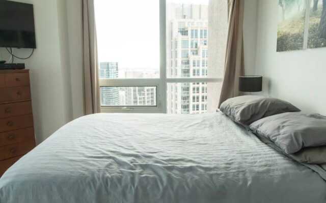 Modern 2 bedroom Condo with CN Tower Views