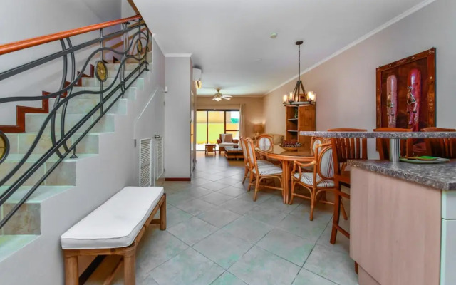 Gated Community 2br3ba Gold Coast Pools GYM
