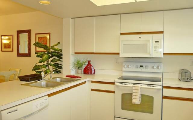 Peaceful Condo With Pool Across From South Beach