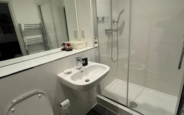 1 Bed-sleeps 4-town Centre-10 min to Ascot- Pets