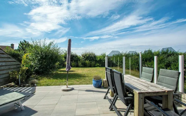 Villa in Julianadorp Near Sandy Beach