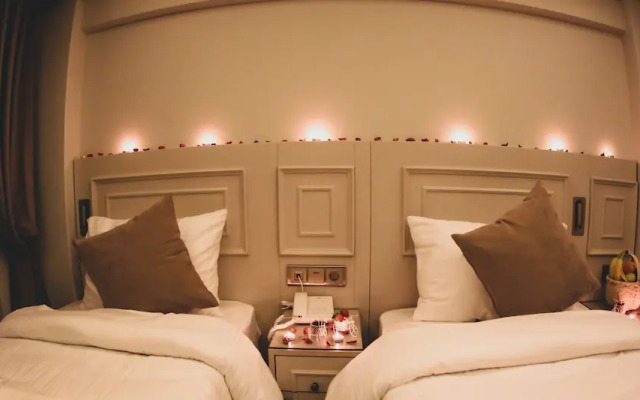 X-Nellyi Boutique Hotel