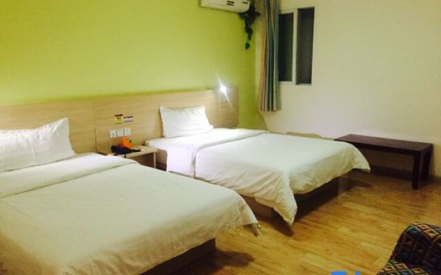 7 Days Inn Chongqing Fuling Nanmenshan Walk Street Branch