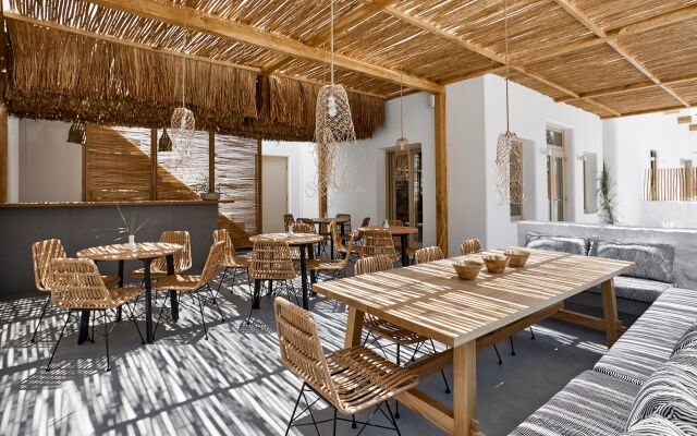 Arco Solium Suites Milos