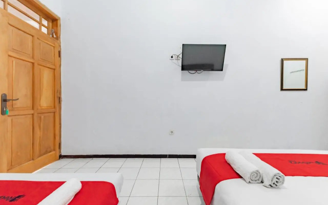 RedDoorz @ Ciliwung Street