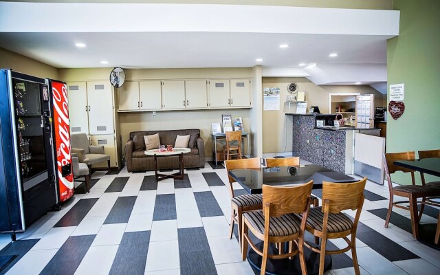 Super 8 By Wyndham Holbrook