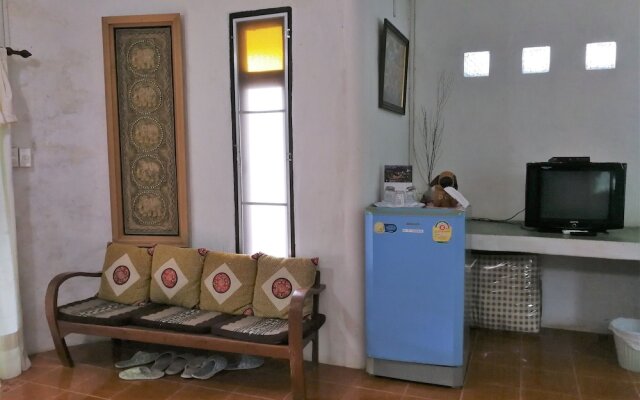 Baan Din Camp and Art Suanphueng