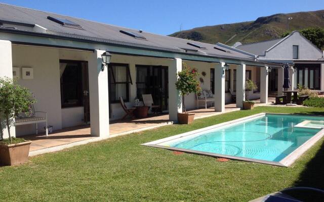 Sixteen Guest House on Main