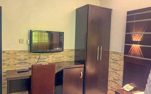 Creestar Hotel and Suites