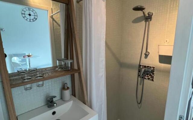 Studio RIQUET indépendant attenant à Villa