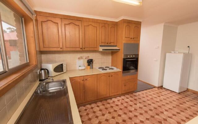 Early Australian Motor Inn