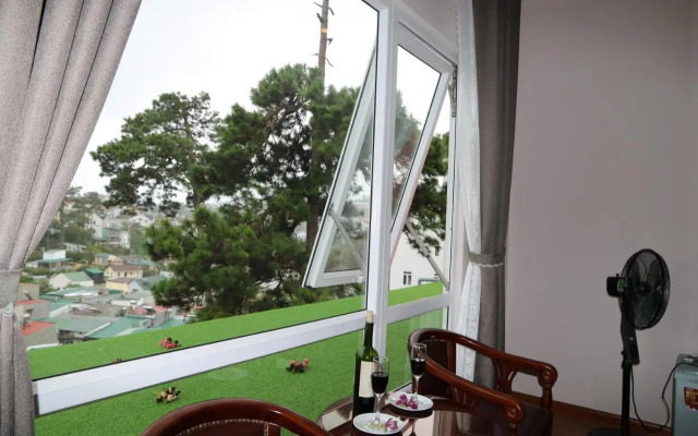 Redhouse Backpacker Hostel