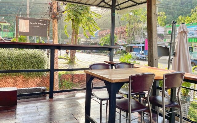 ALPHA Hostel Cafe&Bar