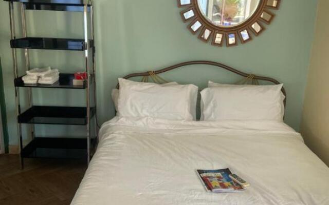 Cozy studio apartment with private jacuzzi