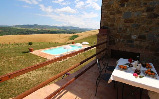 Charming Tuscan Farmhouse