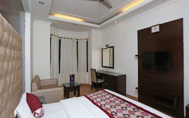 OYO 1492 Hotel Broadway Inn