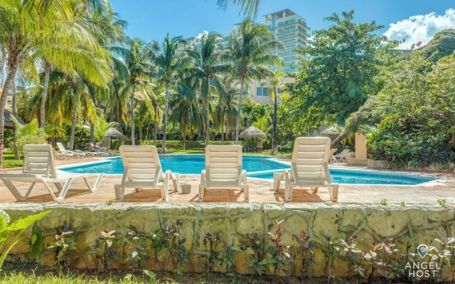 Deluxe Suites at Villas Tropical