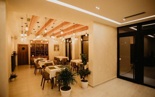 Hotel Miki