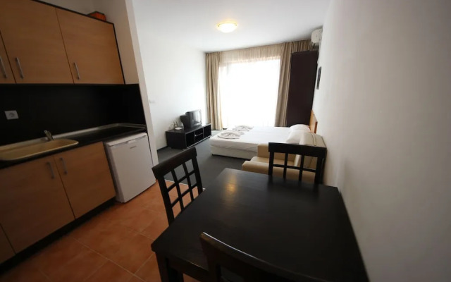 Menada Ravda Apartments