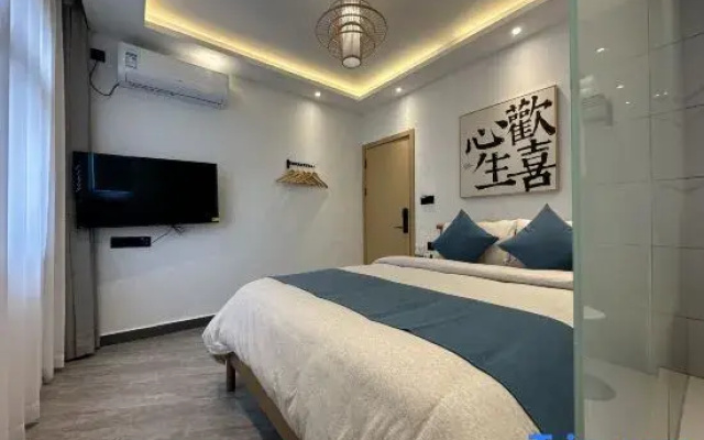 Yifangyan · Zen Light Luxury Homestay (Fenghuang Ancient Town Hongqiao)