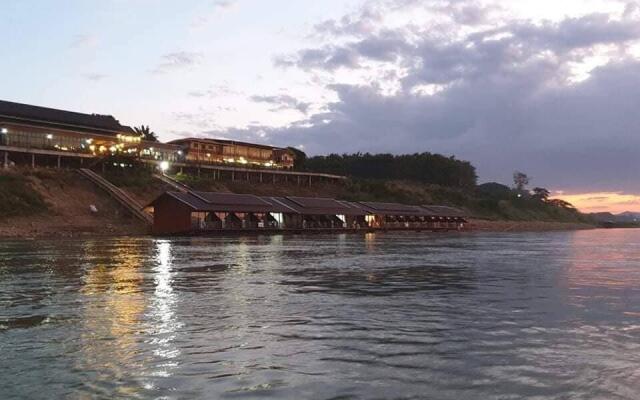 Riverside Chiangkhan Resort