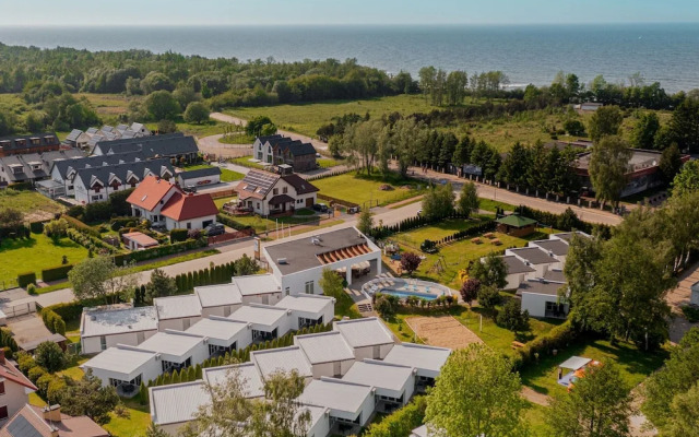 Holiday Homes With Pool, Close to the Beach