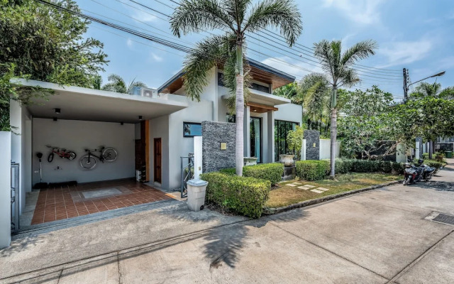 Baan Bua Bt17 By Villacarte
