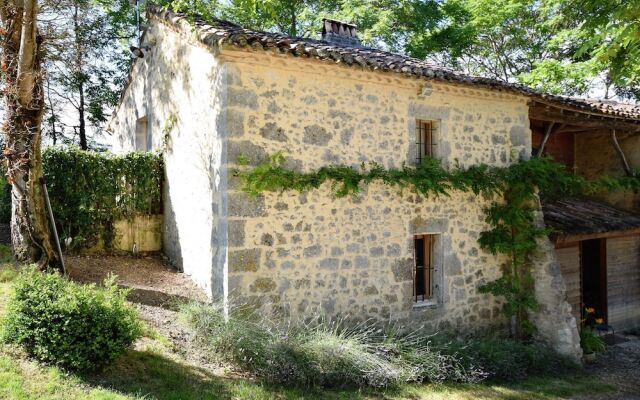 Rustic Castle in Bon-Encontre with Terrace