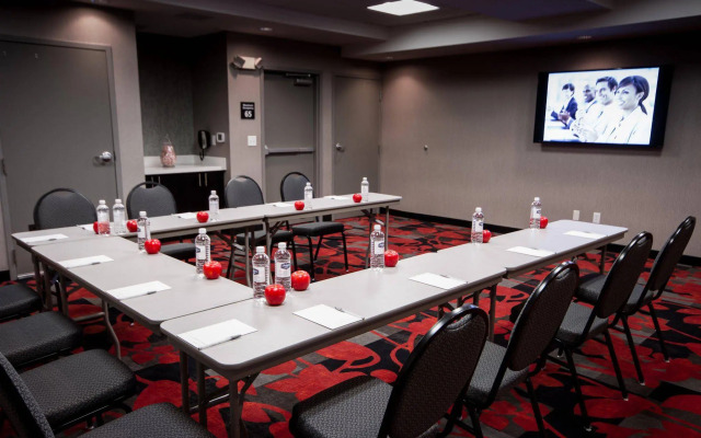 Hampton Inn & Suites DuPont