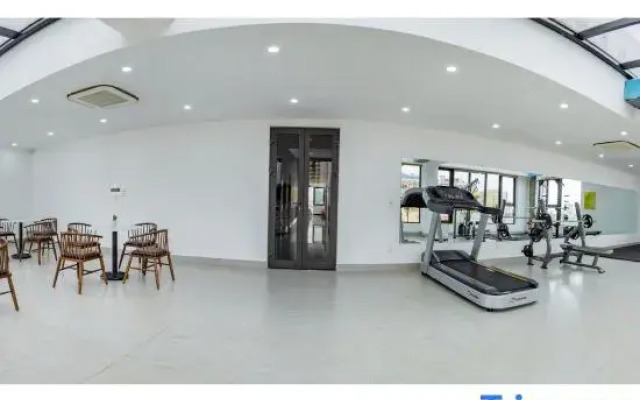 Phong Lan Building and Apartments