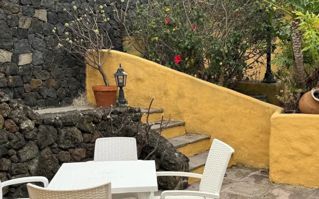 Oasis Hill Botanical Garden