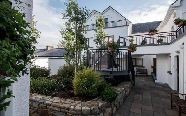 Donegan Court Aparthotel