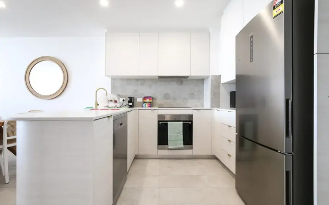 Superb 2-bed Apartment With Scenic Bay Views