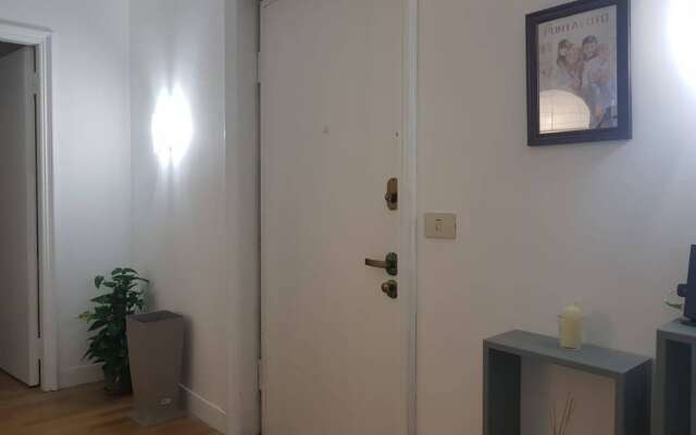 Exclusive 4 Bedrooms Apartment in Milan Center