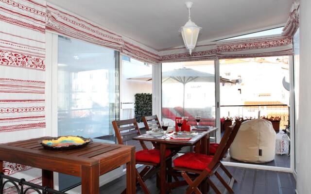 Best Terrace River view Alfama Apartment